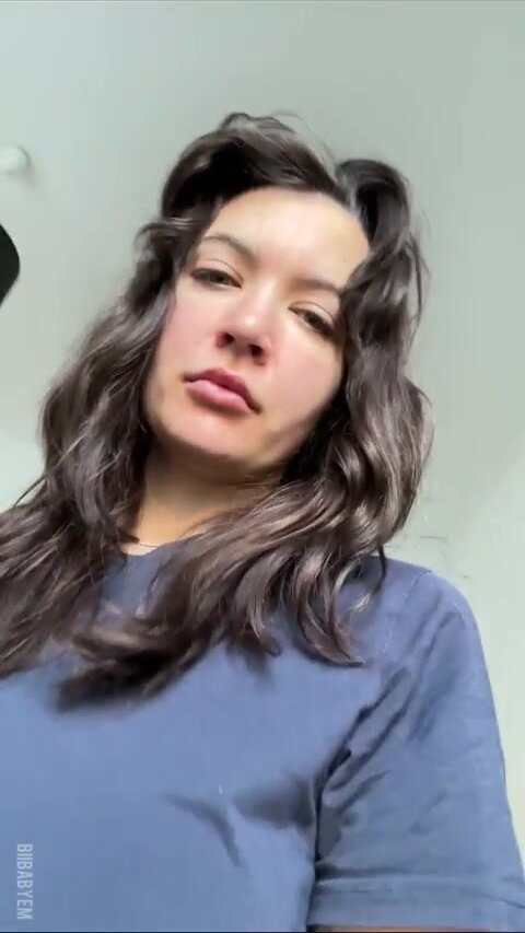 I just wanna wake up every morning to someone pressed into my cheeks