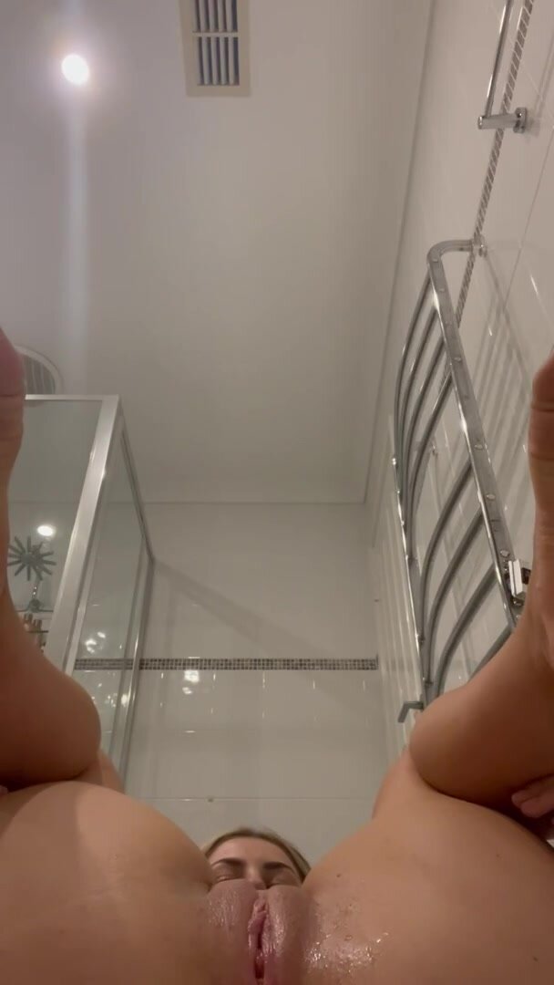 Who wants to catch my yummy pies in their mouth