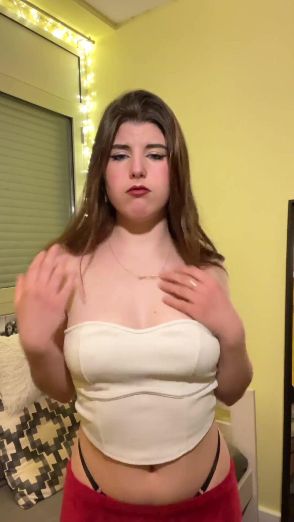 I'm so happy when I show my tits