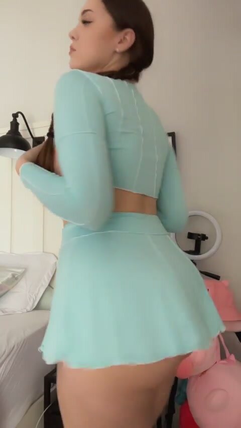 flowy skirts >>>