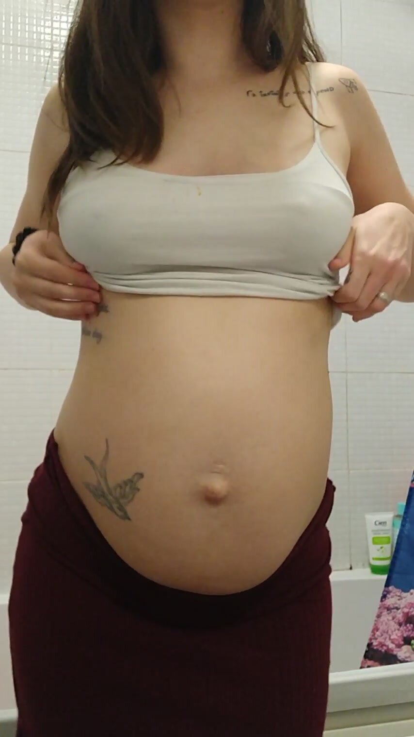 Play with mommy and I'll bake you some cakes