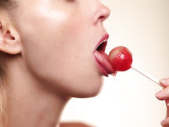 Cherry Grace doesn't know which is sweeter - a lollipop or a dick?