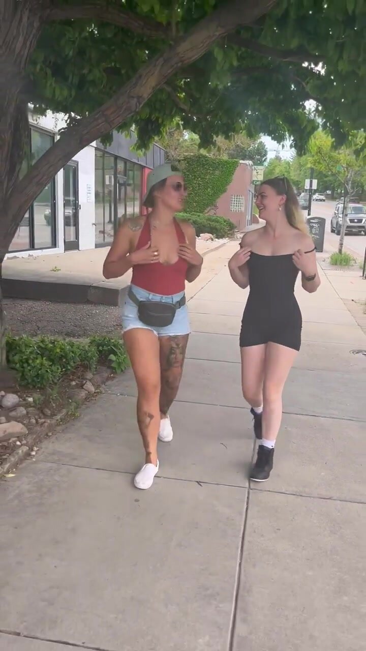 Flashing is always more fun with friends (;