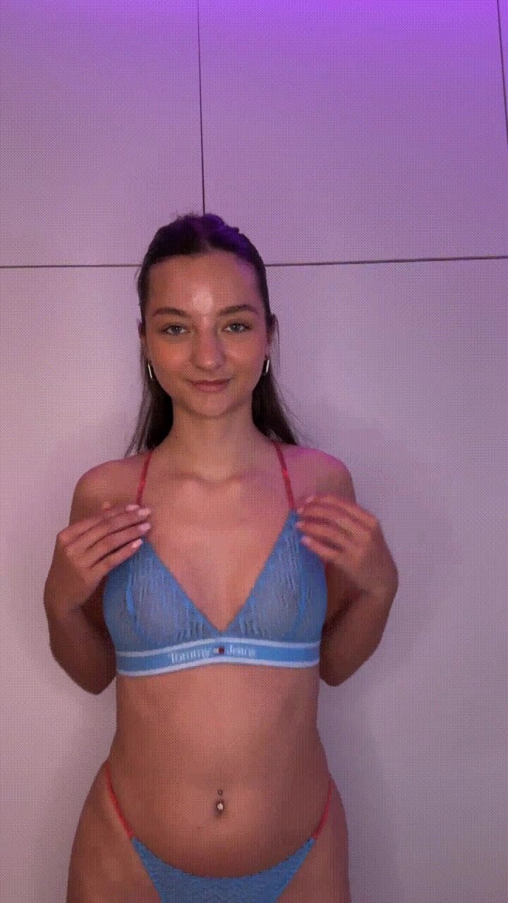 18, 5ft, 95lbs with small tits, Am I your type?