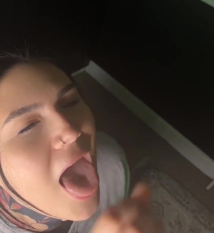 5 minutes into a tinder date.. slut or good girl