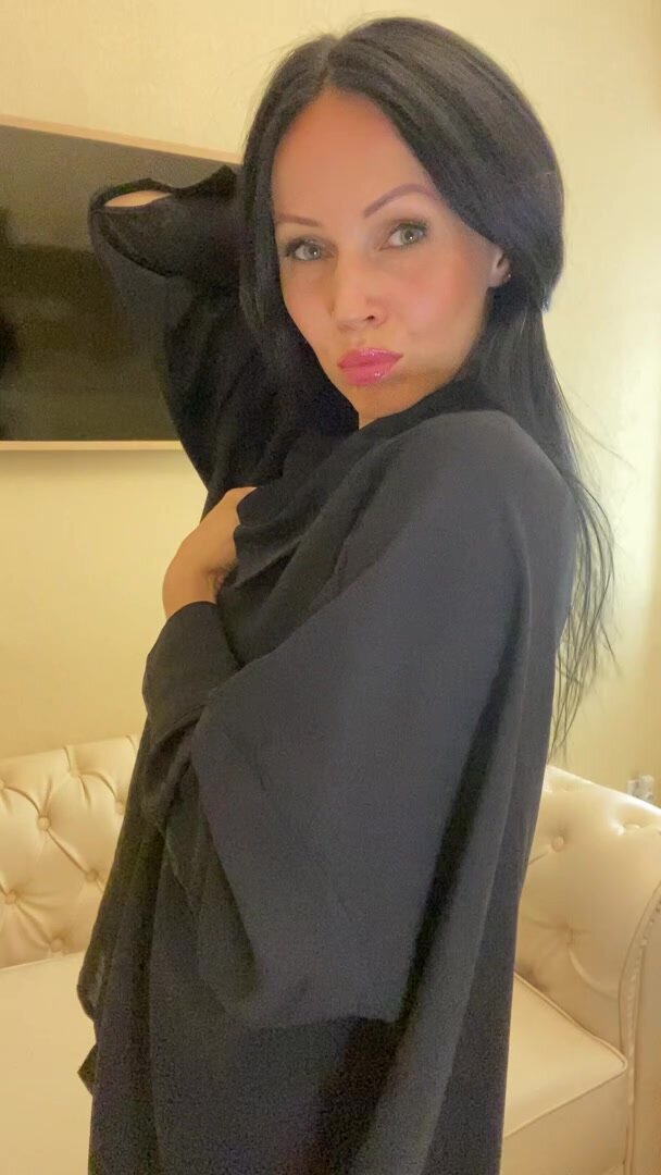 say ''yes'' if youre into older women and i can send you something