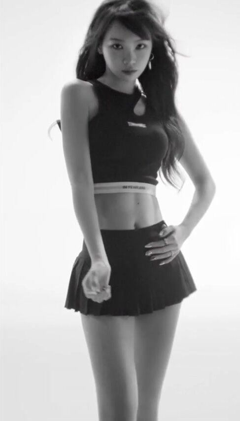 LE SSERAFIM - Chaewon