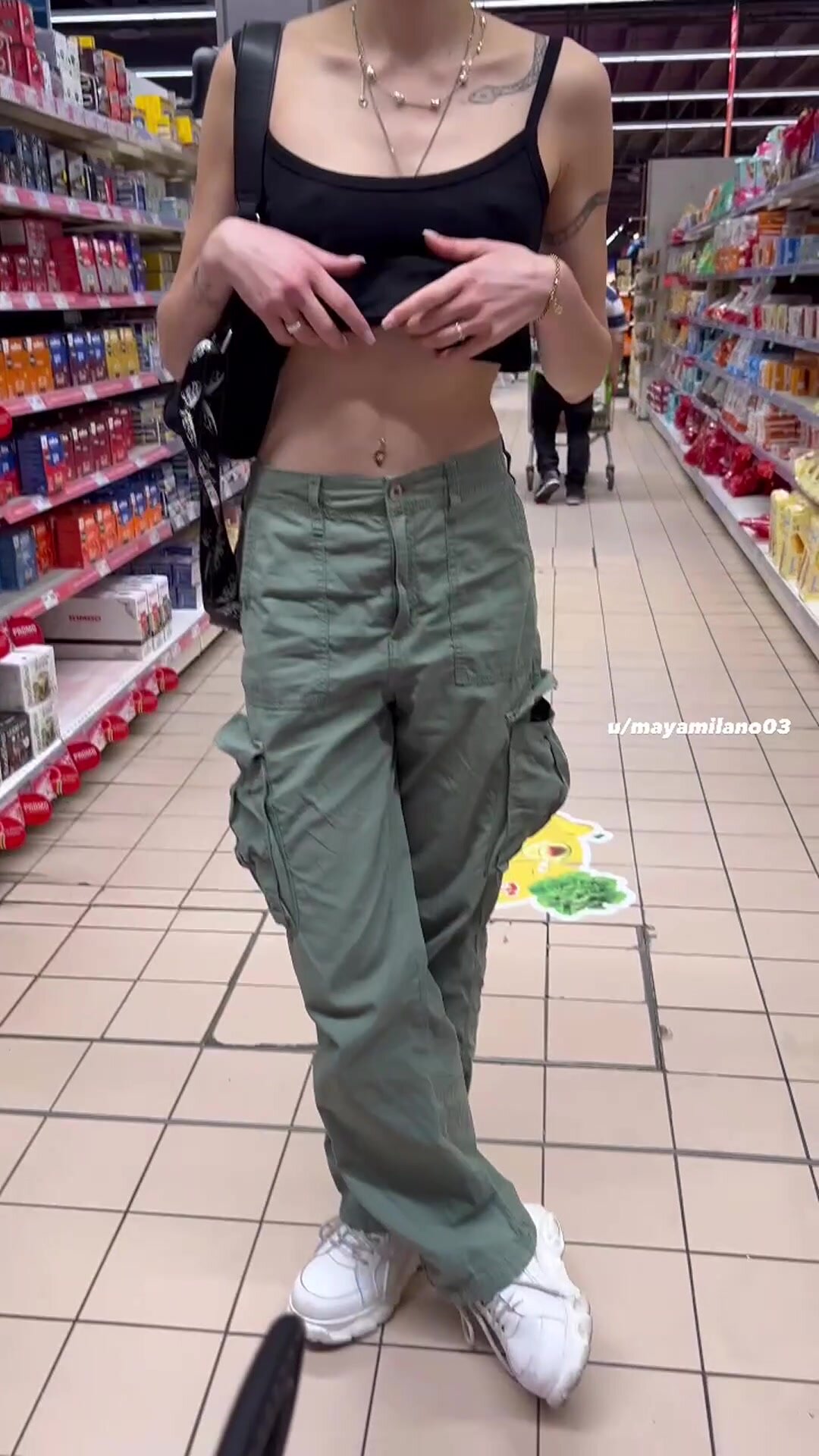 flashing boobs at the supermarket to make ur day better