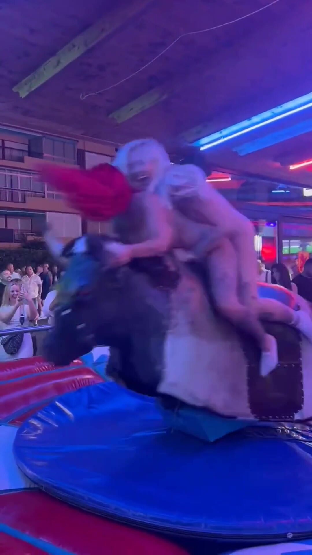 Mechanical bull