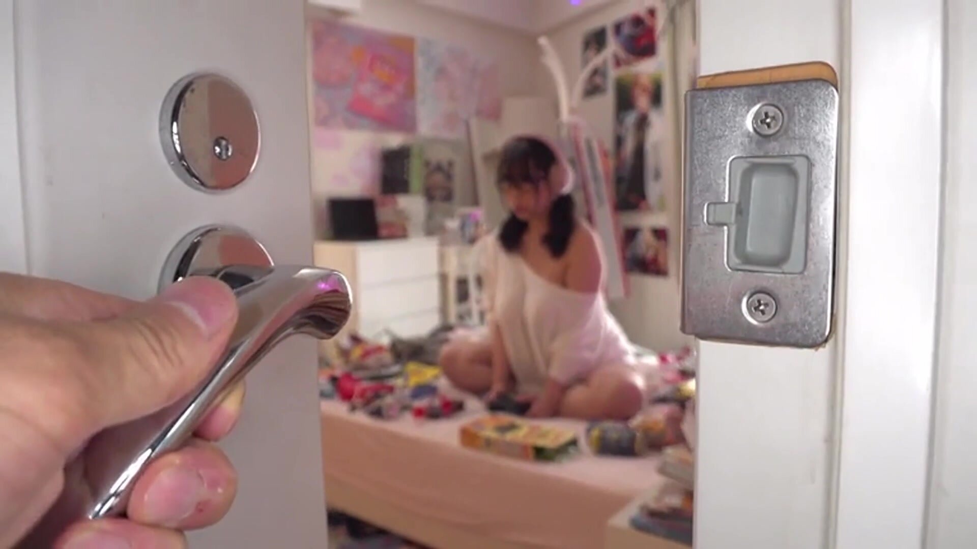 Yuria Yoshine - Meeting Up with My Busty NEET Step-Sister