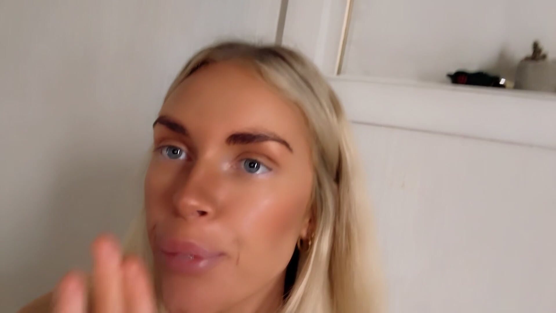 Watch me caress my pussy from this angle