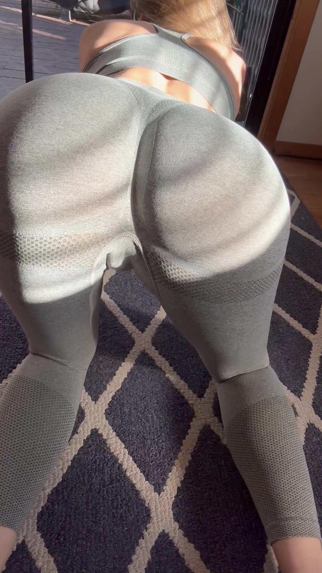 I love how my new yoga pants hug my kitty lips