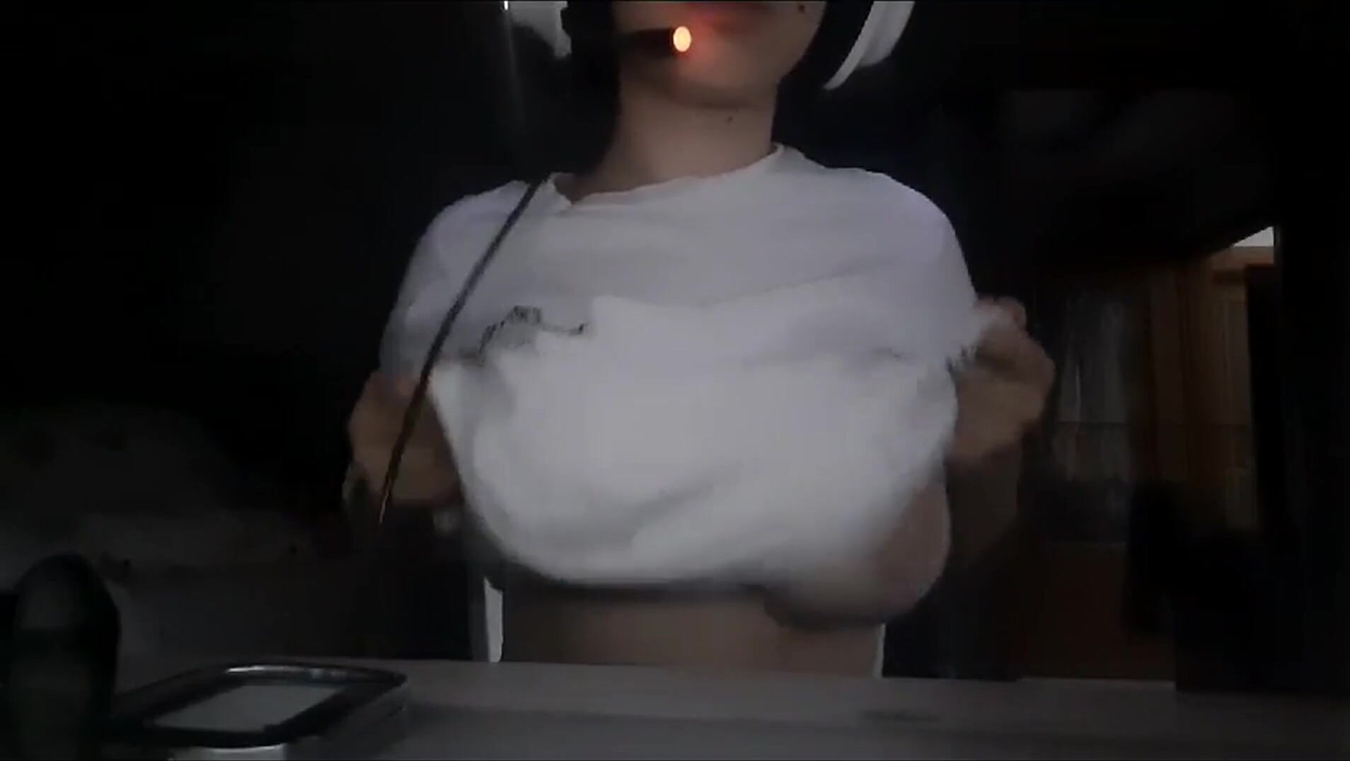 Gamer titty drop