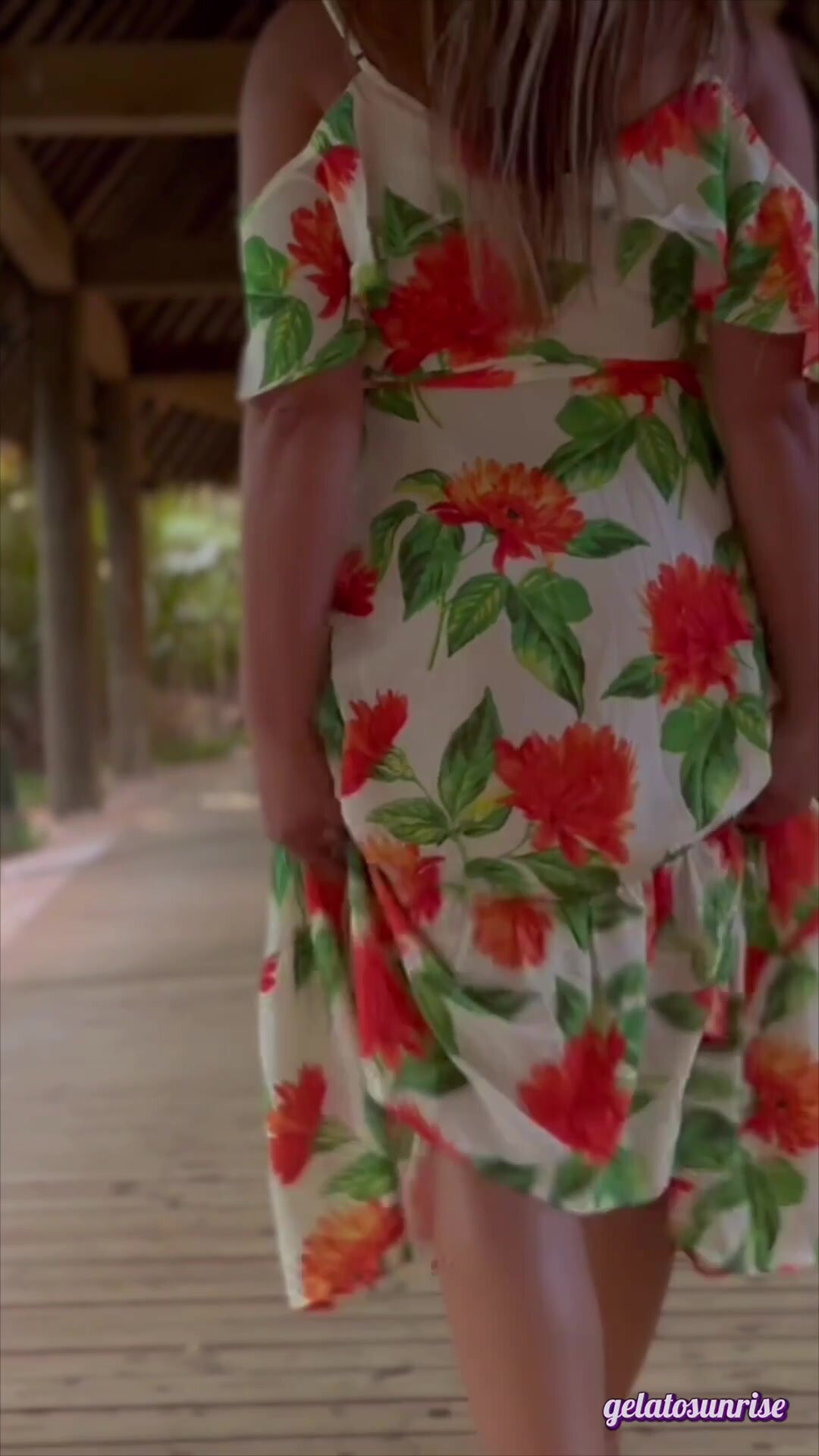 Flashing my way to dinner at the resort