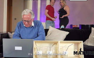 Slutty blonde cheats on her hubby with kinky neighbour in the kitchen