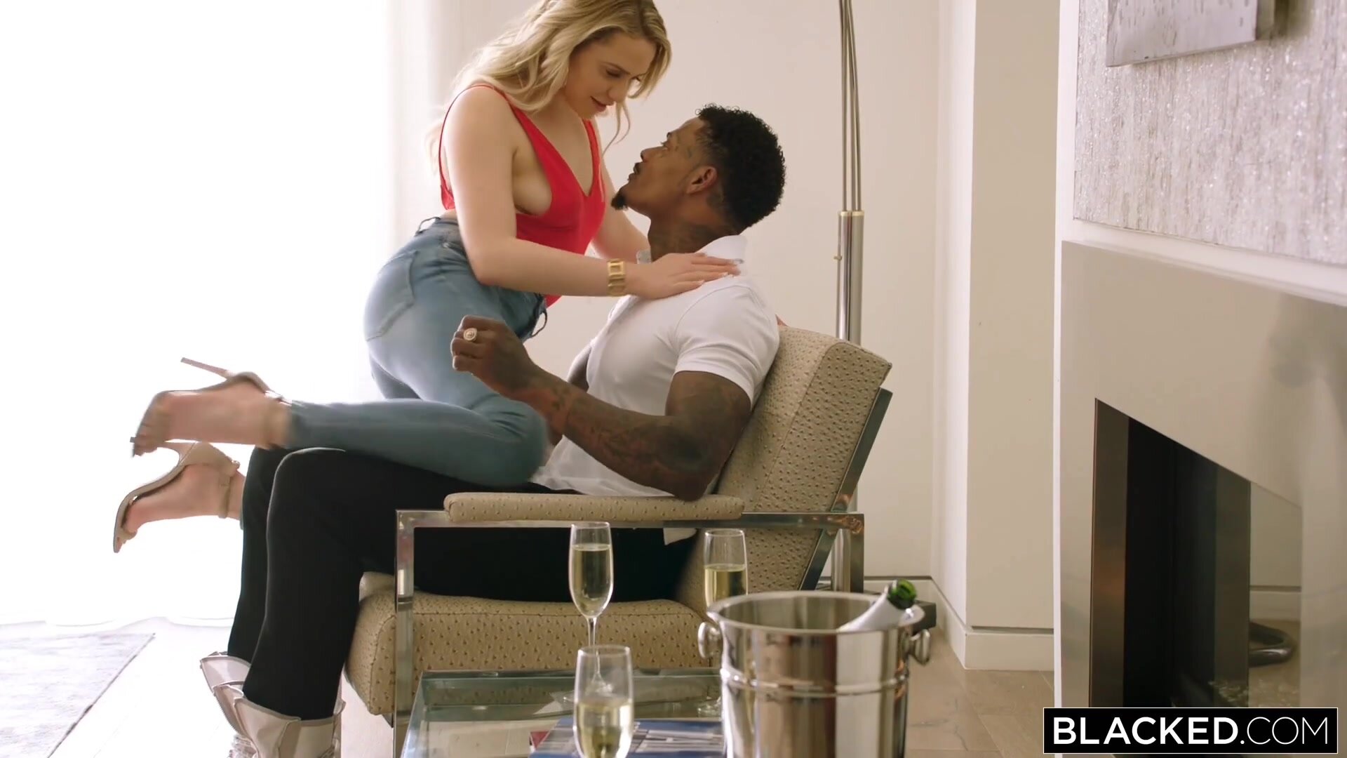 They Went Crazy On Mia In This Scene