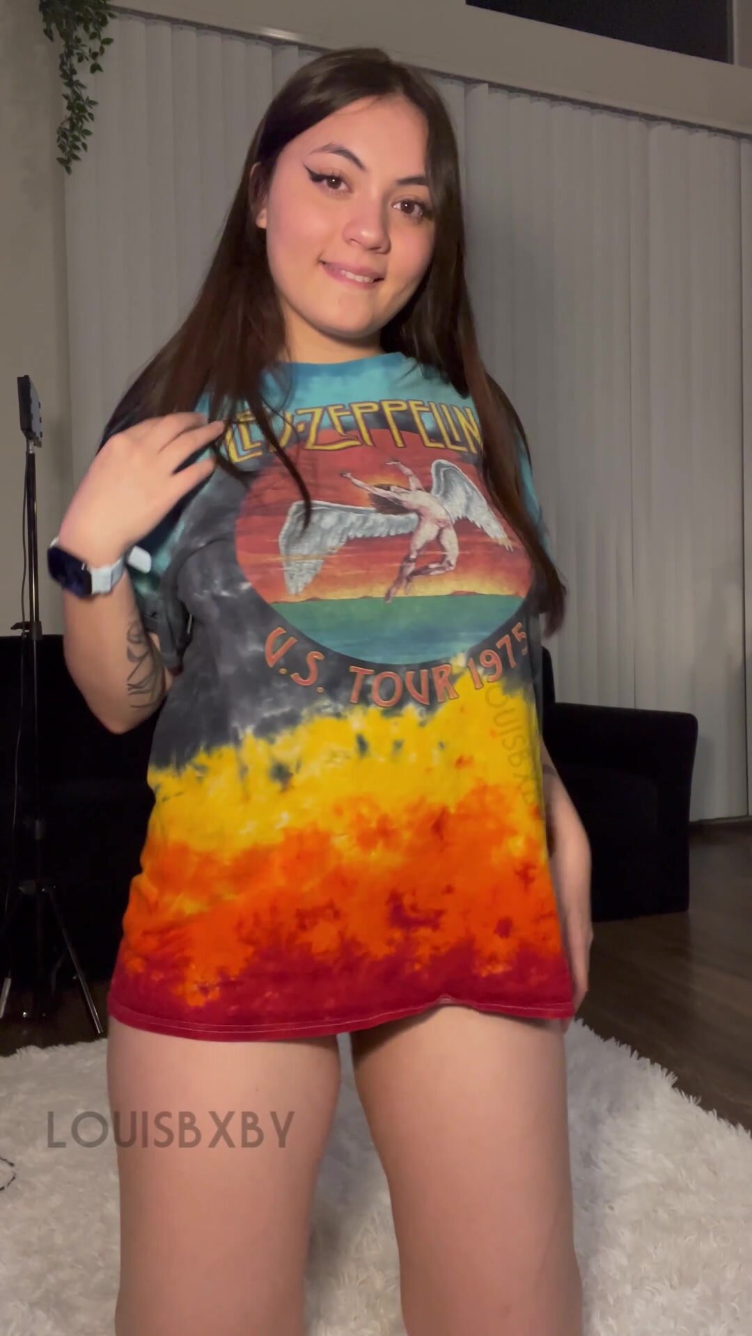 just a real girl with a real kink of showing off my nude body