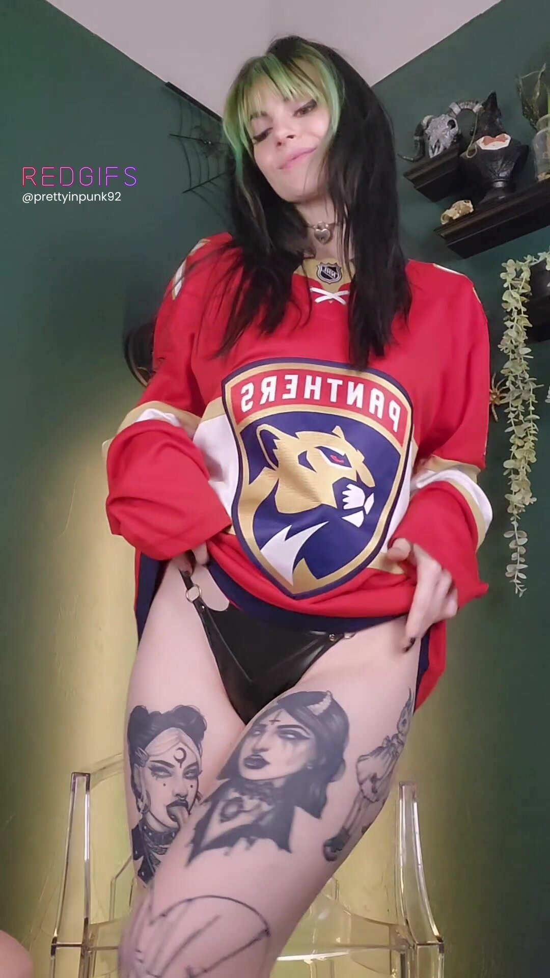 Just a goth girl that's a slut for pizza and hockey