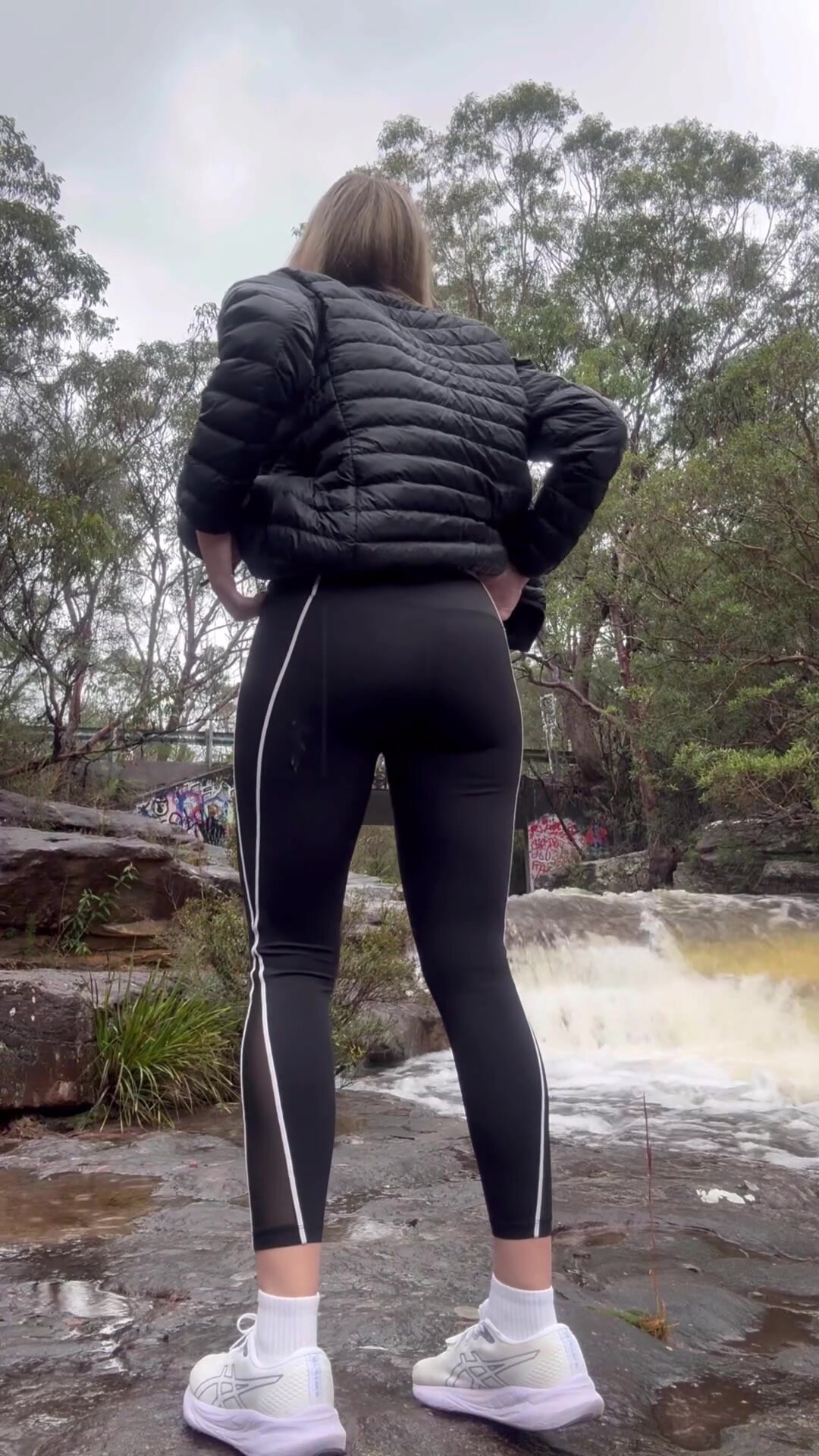 Yoga: tick. Coffee and cake with the ladies: tick. Grocery shopping: tick. Piss art on the way home: tick, tick, tick. Just some-mom that I used to know.