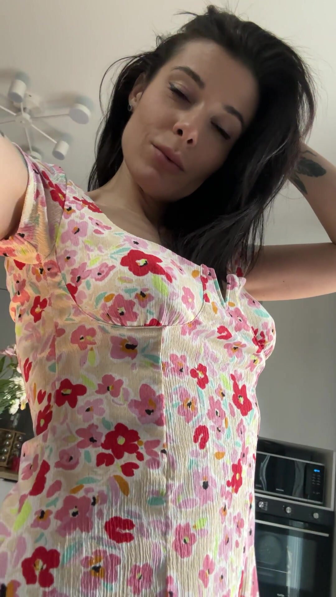 Guys on dates have no idea what kind of fleshy pleasure is hidden under my skirt