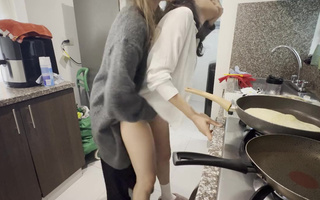 Lesbian Kitchen Sex – Slut Fucks Boyfriend's Stepsis