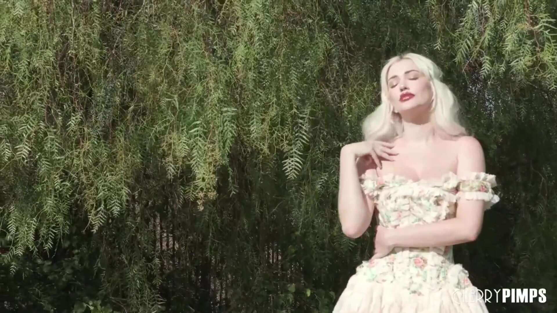 Horny princess outdoor fuck