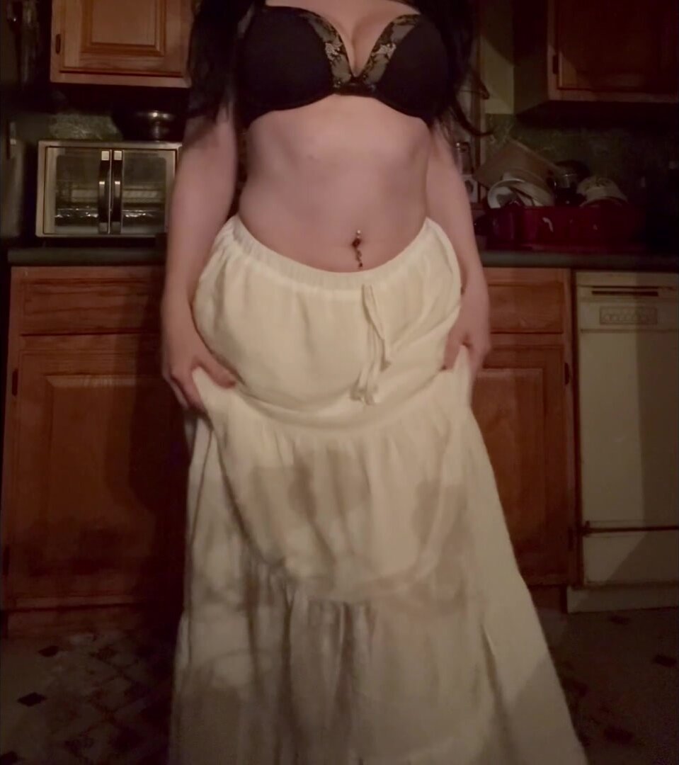 I’ll show u a taste of what it’s like to have me as ur housewife