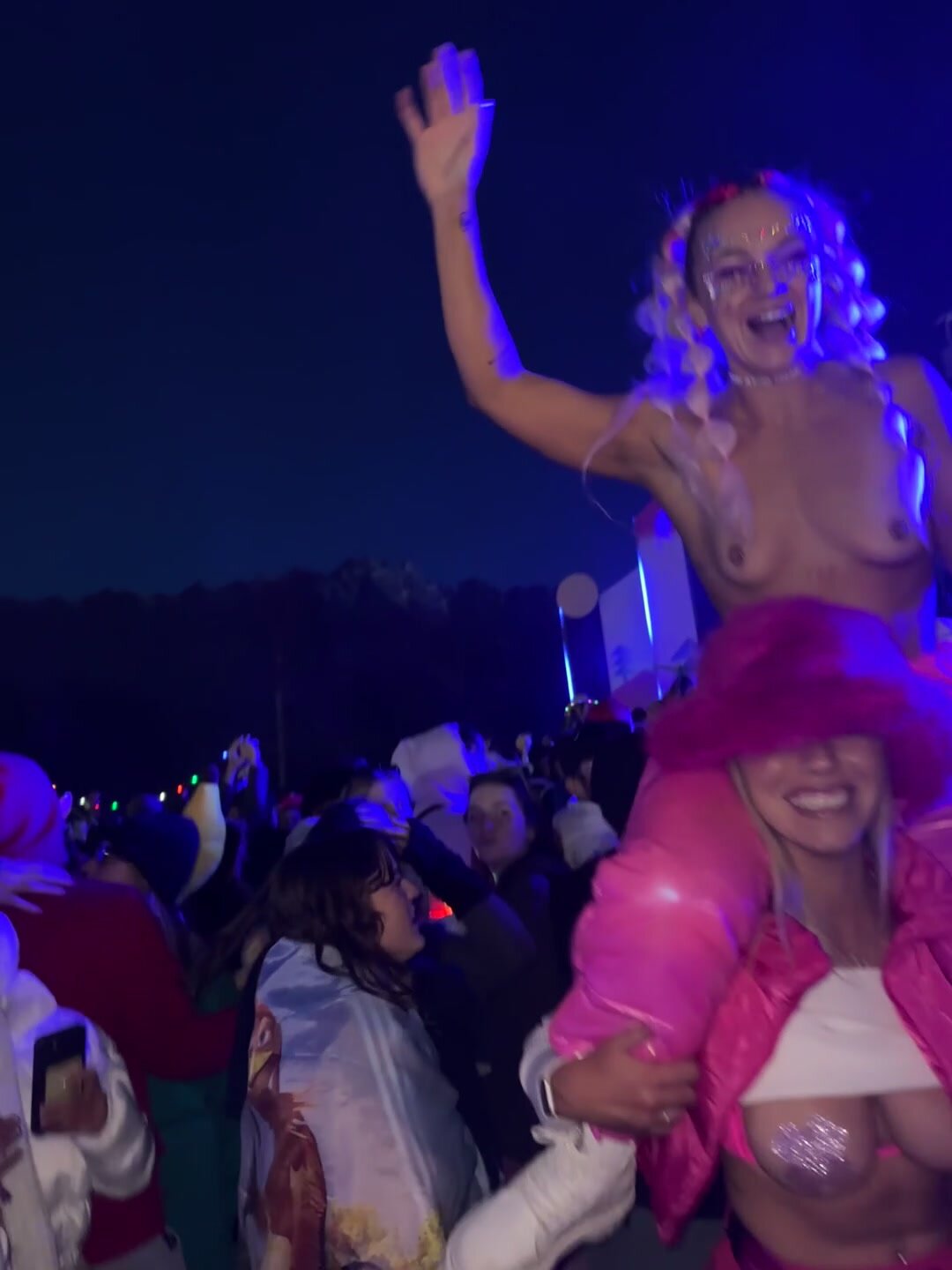 flashing the crowd ???