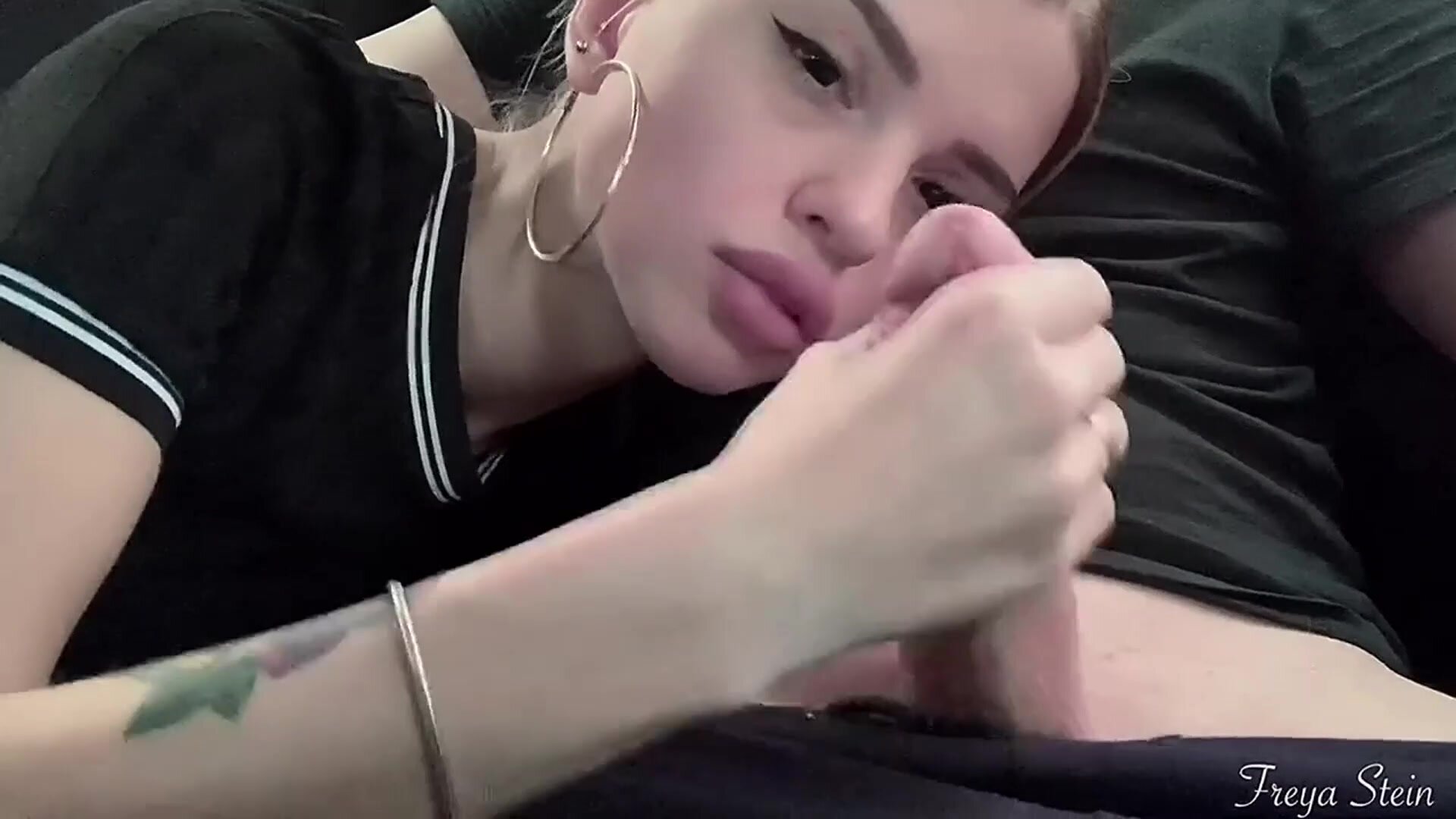 she looks like a demon with those eyes