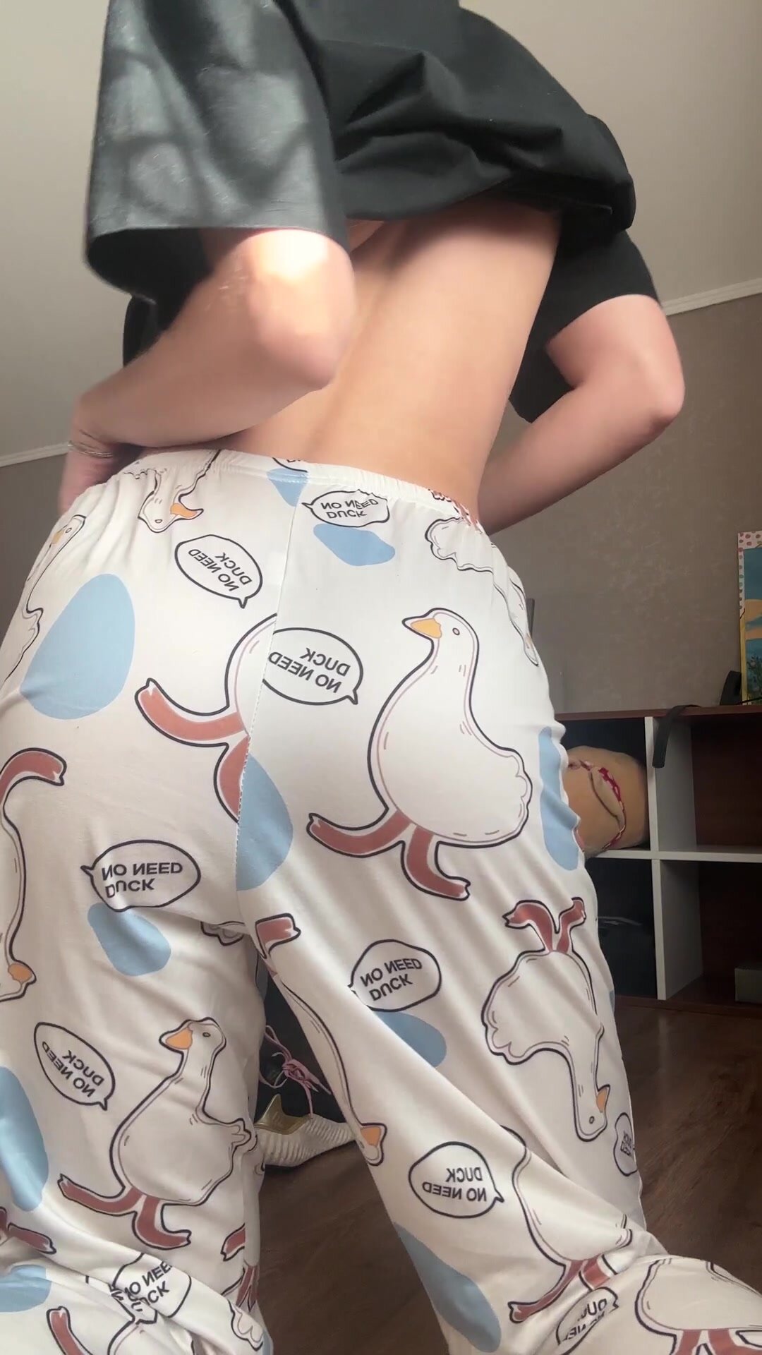 Oldr men, u really like natural ass, right?