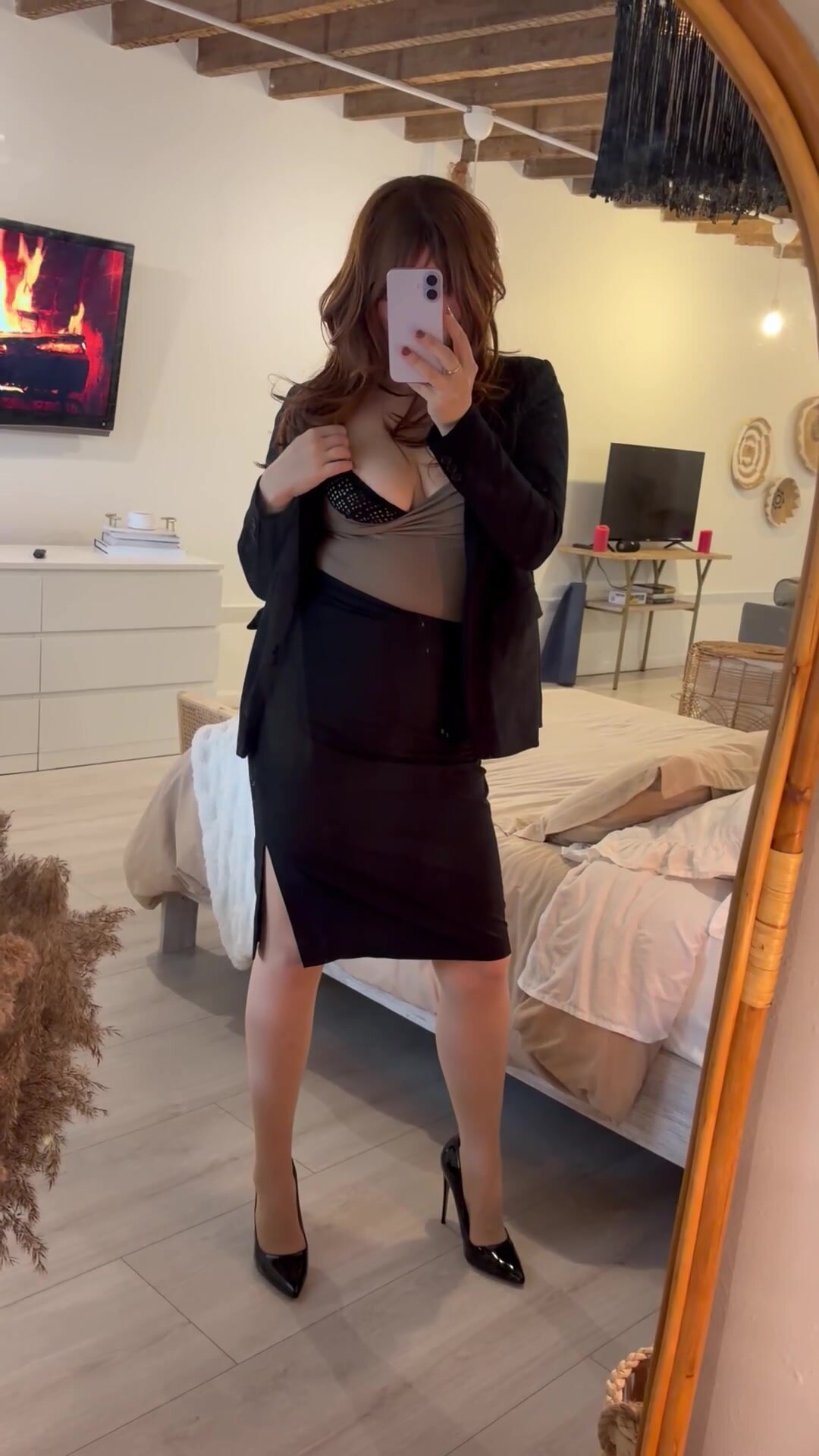 That hot office mom boob reveal