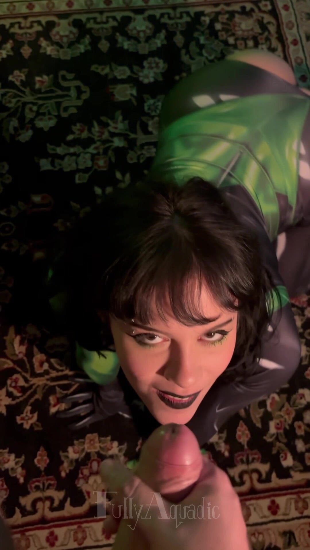 Cosplay chick takes facial like a pro