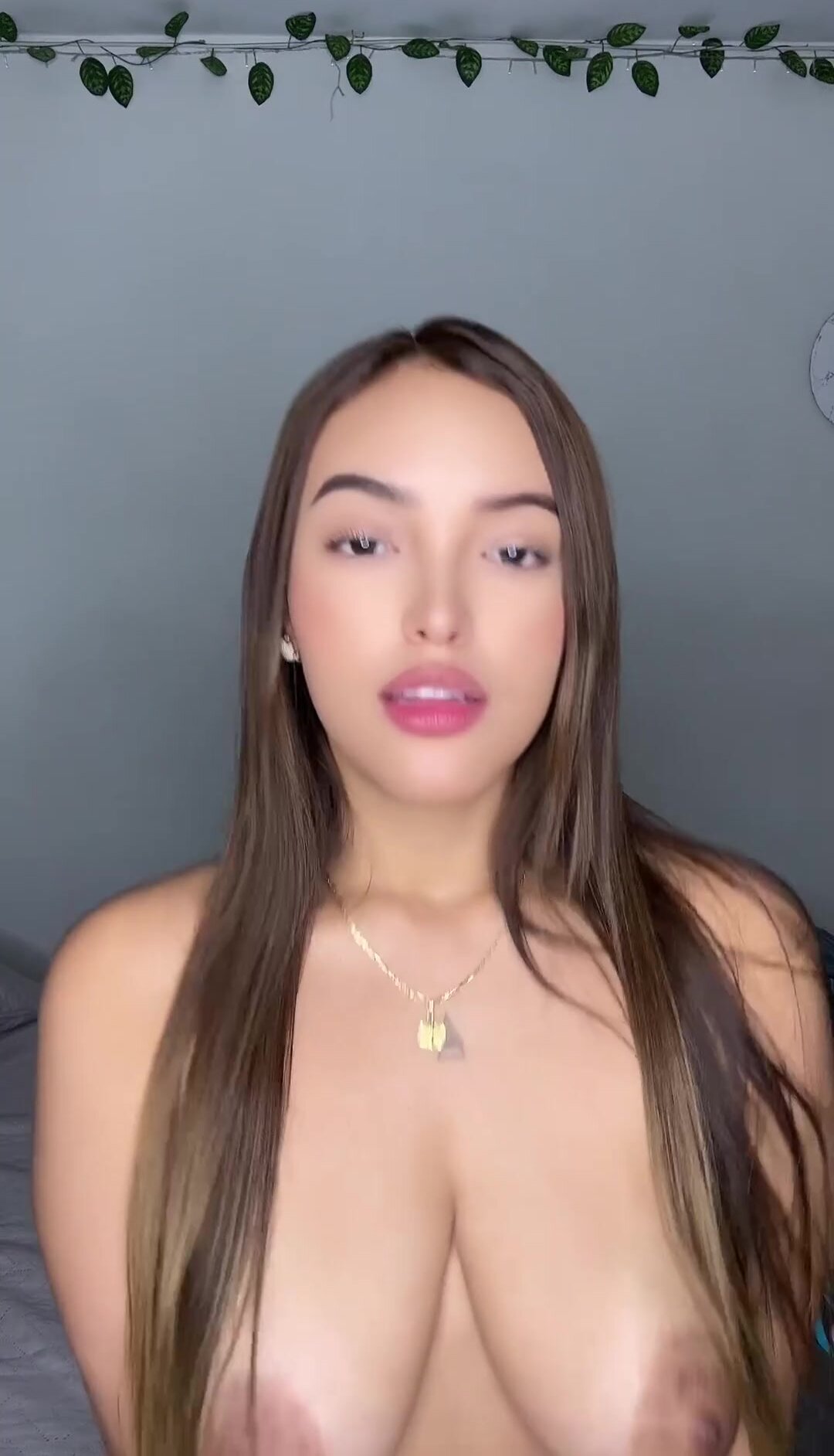 These soft juicy Latina boobs are feeling playful today