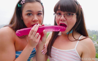 Flexible girl sharing a double-edged dildo and his big cock