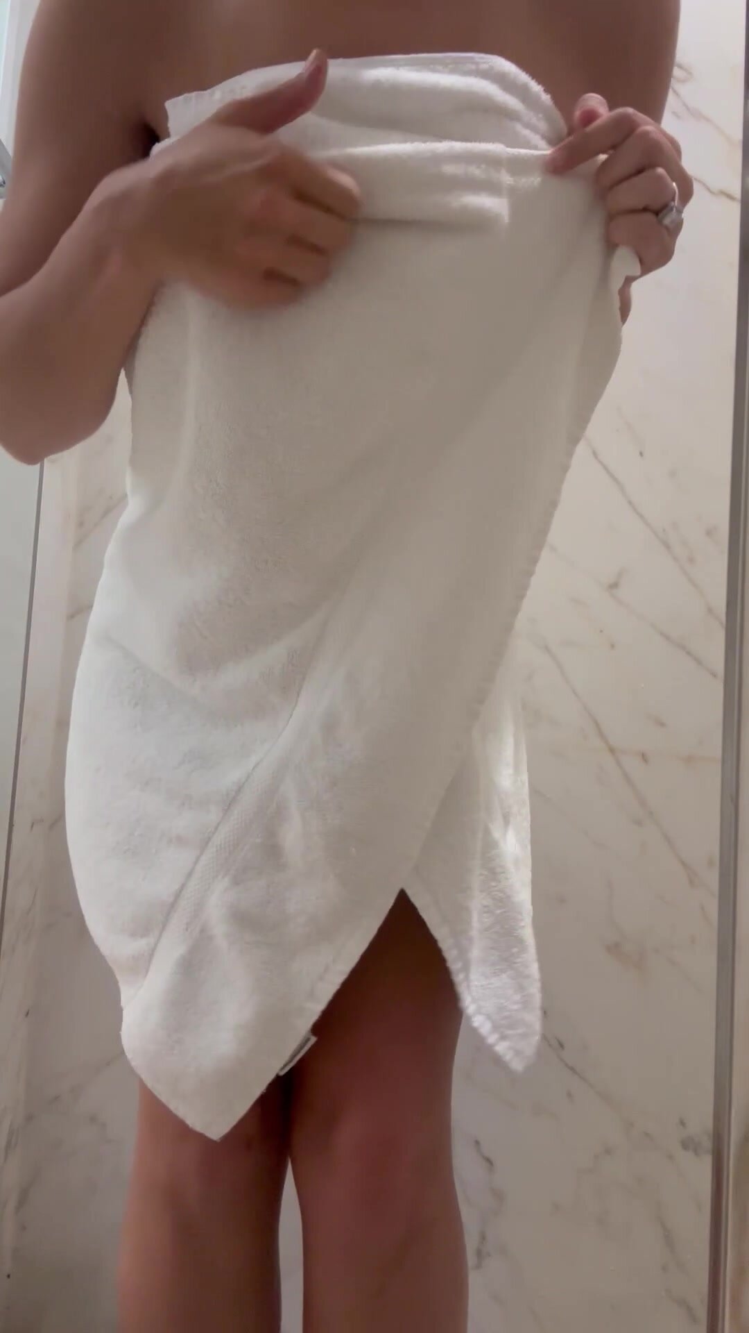 Public locker room fit check!