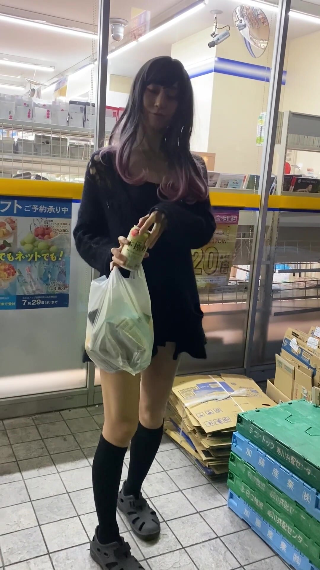 I got a biut drunk in front of the combini and ended up sucking this tourist white dick...