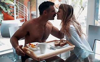 Thin GF Ivy Wolfe turns breakfast into sensational sex