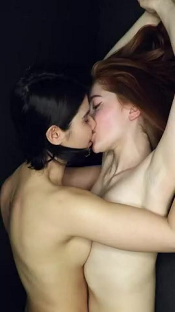 Jia Lissa & Lady Dee Passionate Kissing