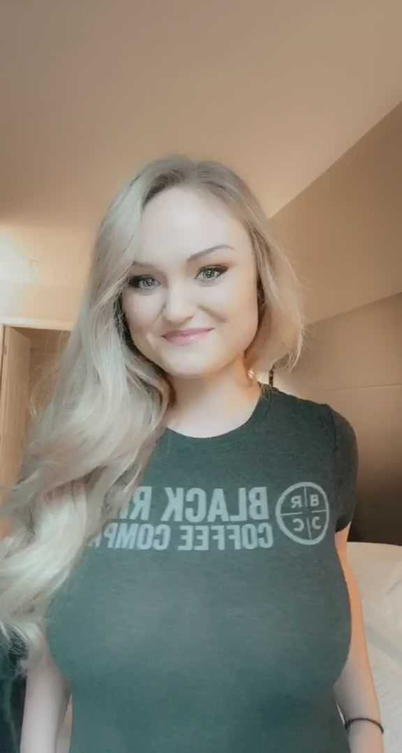 Do we like mom titties here?