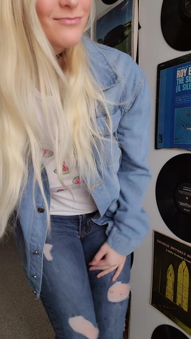 Nobody expects a 5' tall girl to whip out these melons 