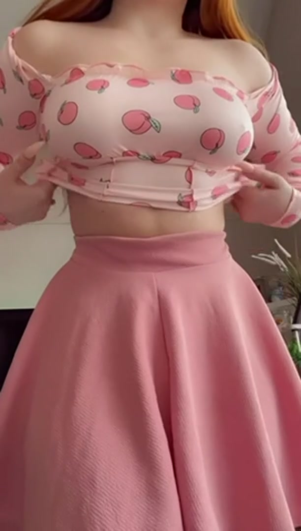 Ginger girls are juicy like peaches, wanna taste?