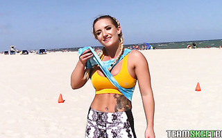 Sporty Cali Carter gets fucked after workout on a beach
