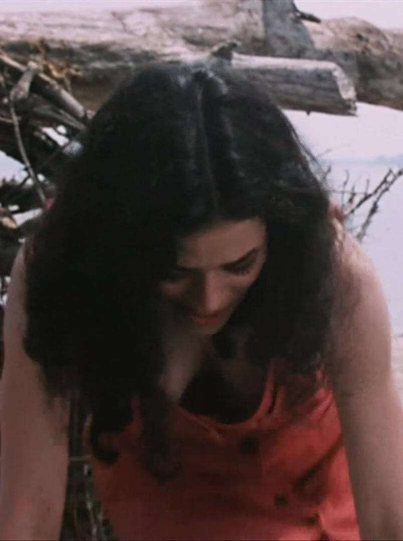 Emmanuelle Vaugier - Topless Plot In 'Hysteria (1997)'