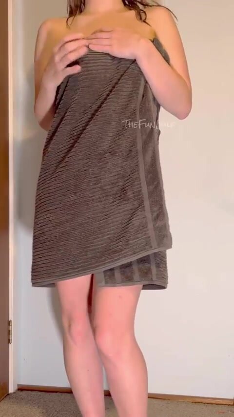 Dropping my towel to reveal my mombod!
