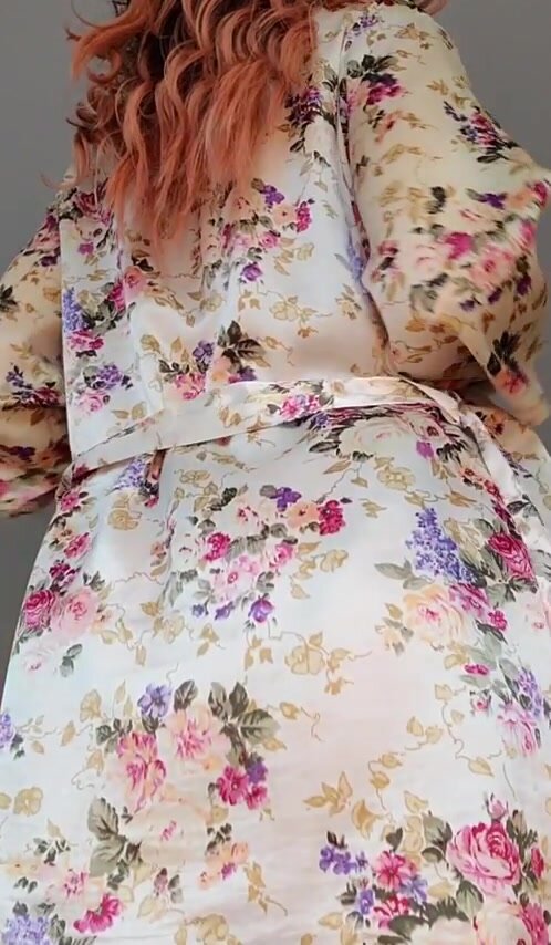 Kneel for your Goddess