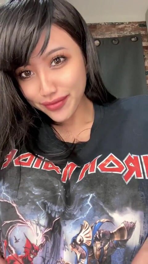 iron maiden should bring me on stage to flash my tits