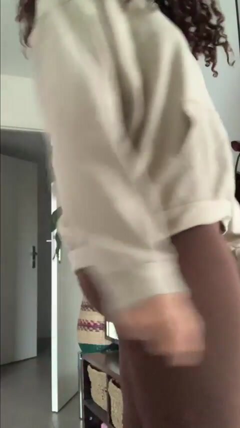 This is why I like to wear long hoodies at the gym…