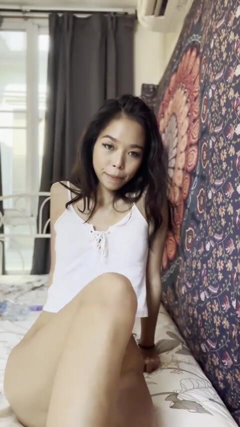 need a personal kitty licker to eat it all day long