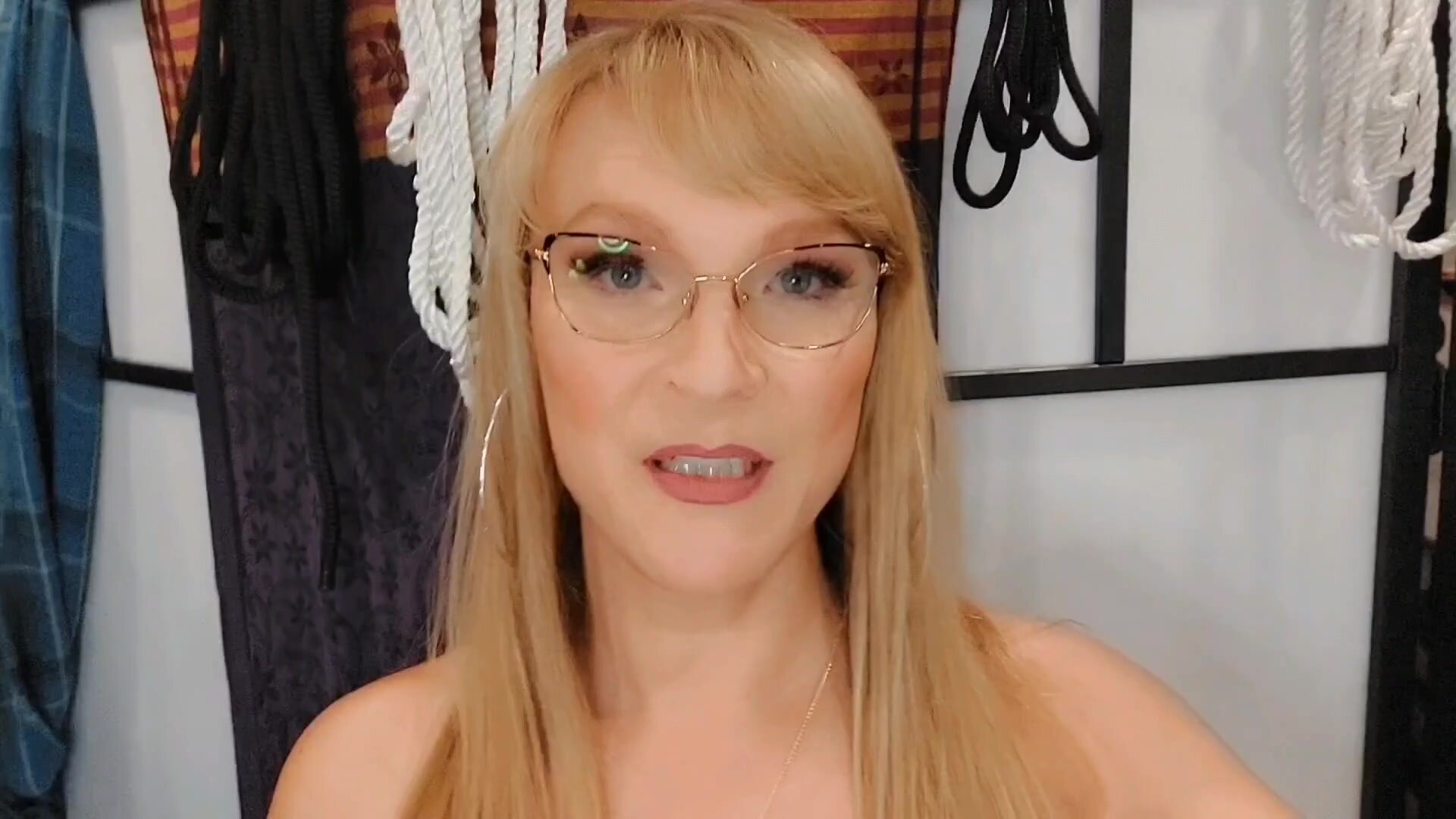 I'm talking dirty and showing off my nude body