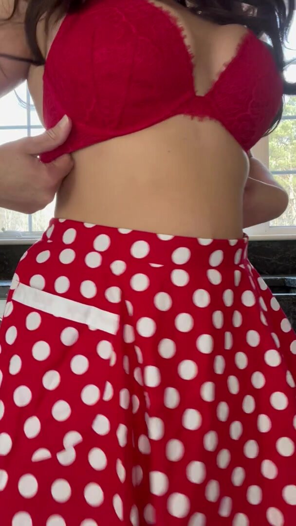 Is it an appropriate outfit to cook for Christmas